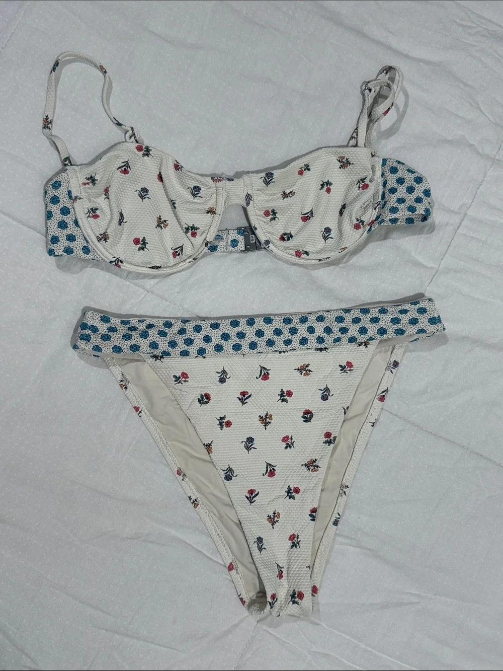 Rhythm swim set. Women’s Floral Bikini Set - Top size L Bottom sz L